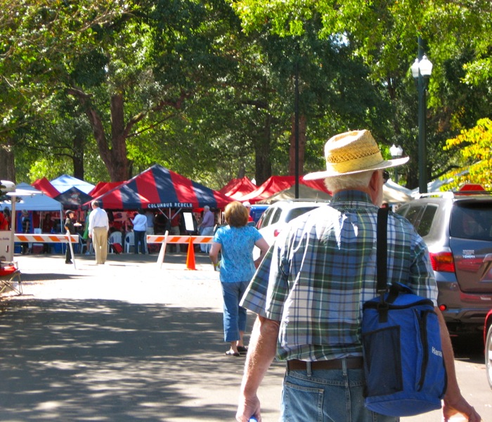 Hank carrying out cooler at the Grove photo by Kathy Miller