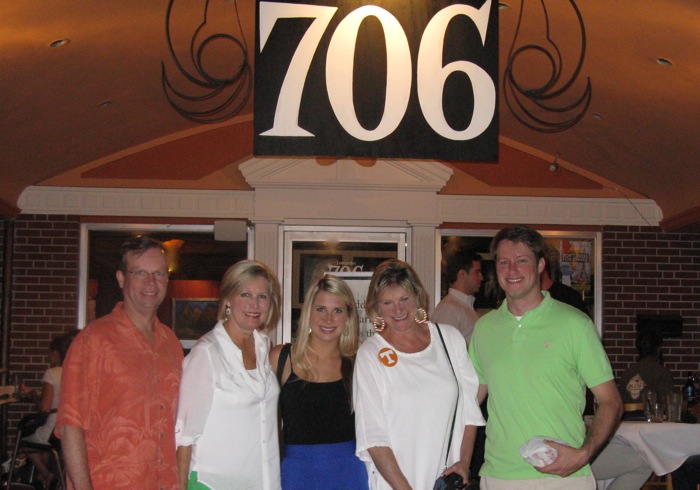Leonardo's 706 Restaurant in Gainesville Florida Tennessee fans photo by Kathy Miller