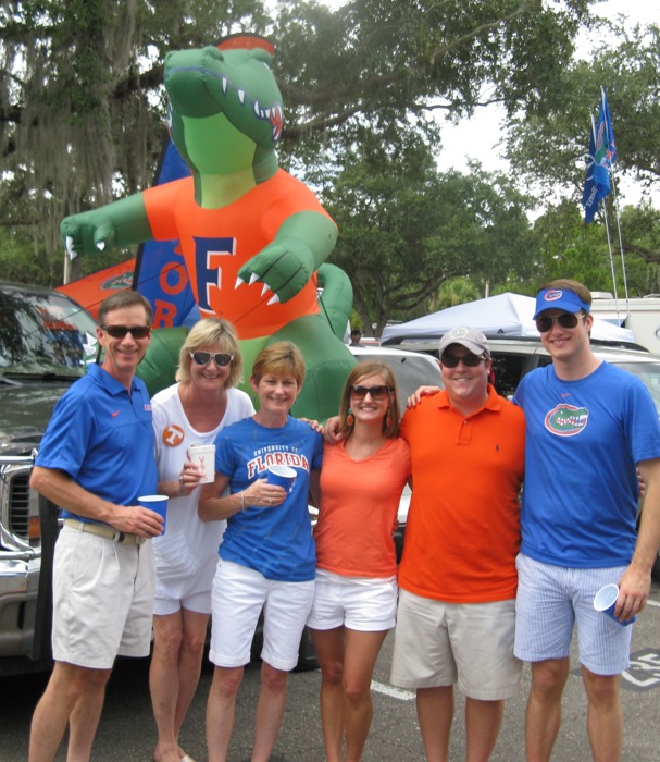 Blow up Al with the Gator group plus Tennessee mom photo by Kathy Miller