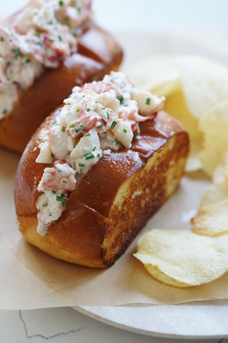 Lobster-roll-HonestlyYUM