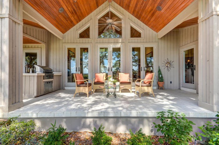 42 Marsh Creek outside sitting area