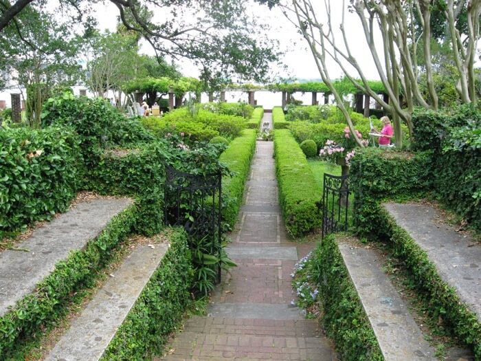 Painting in the Cummer Gardens photo by Kathy Miller