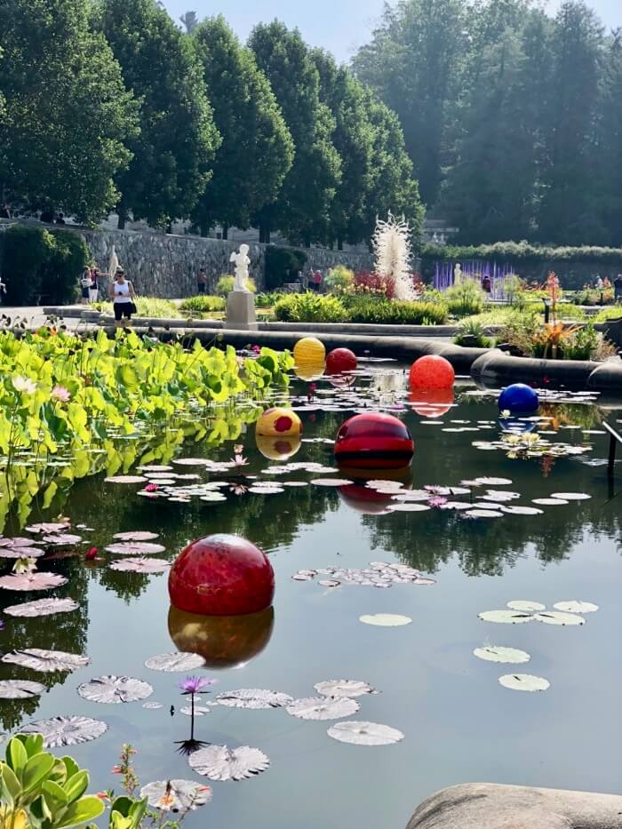 Niijima Floats 2018-Chihuly at Biltmore photo by Kathy Miller