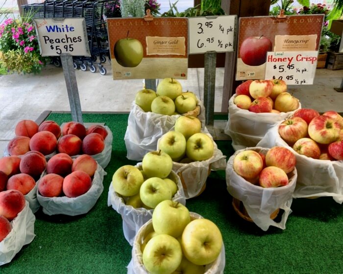Apples at Garden Gate Farm Market photo by Kathy Miller